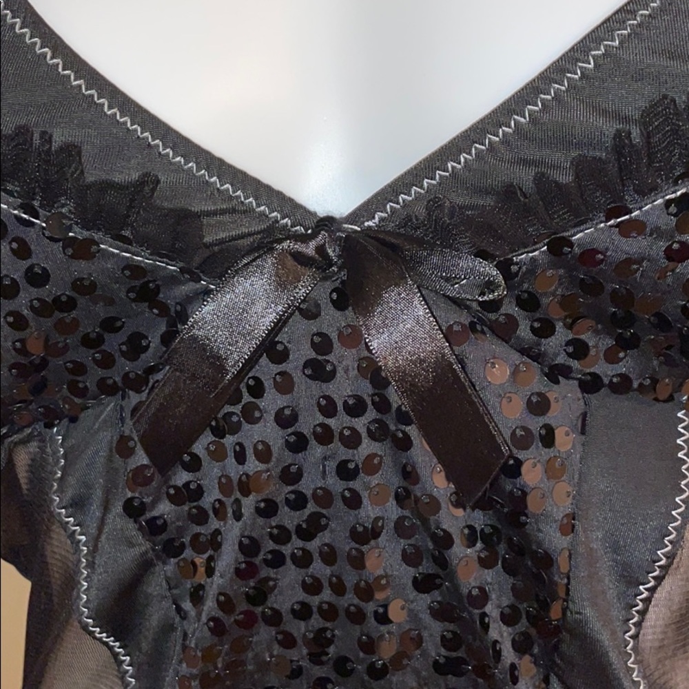 Mesh Ruffle Trimmed Garter - Picture 3 of 7